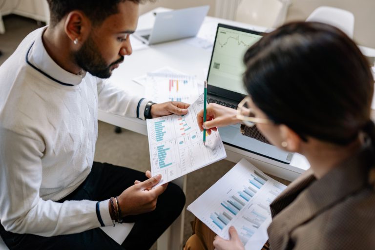 Transformer les écarts budgétaires en décisions